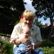 S maminkou u tety na zahr�dce